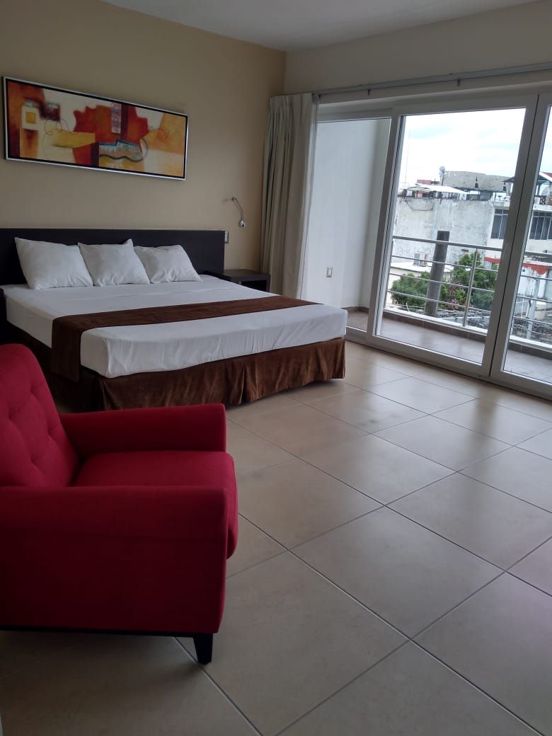 Habitación Ejecutiva con cama King Size y balcón
